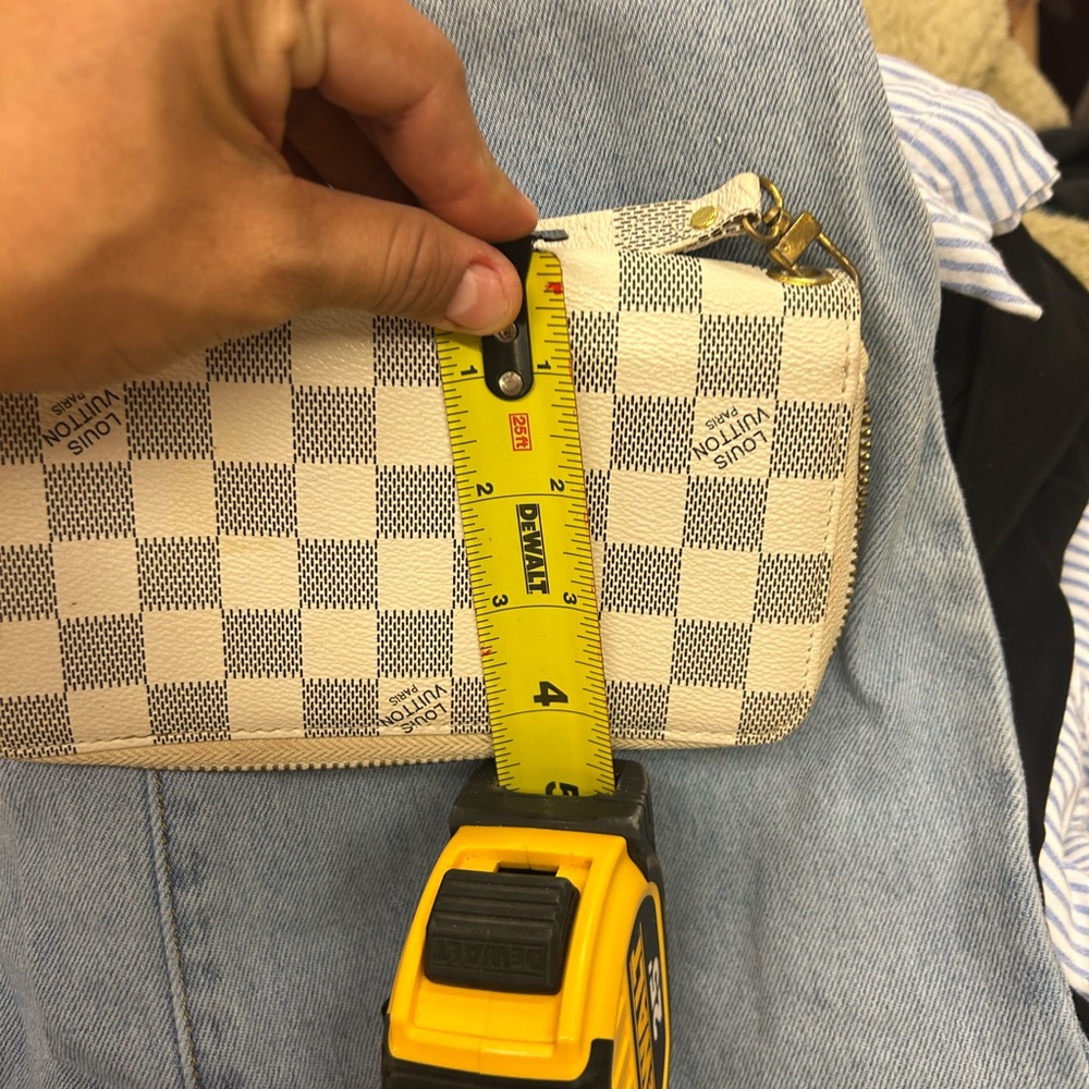 Louis Vuitton Wallet - Picture 6 of 6